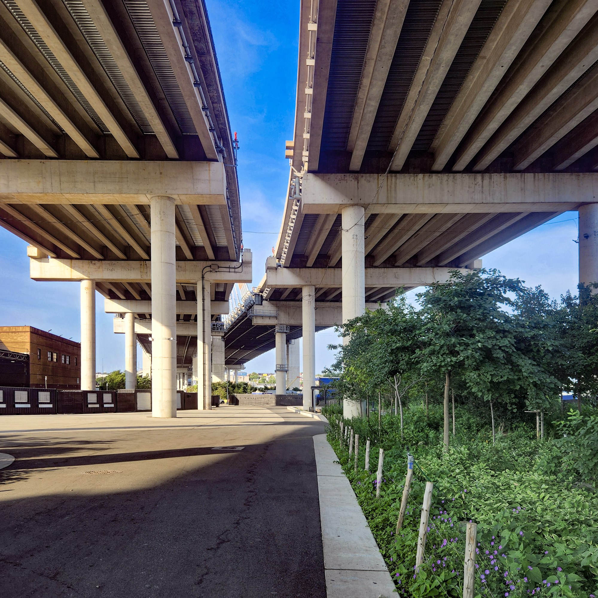 Restaurant Relax - Greenpoint Guide - Under the K Bridge Park